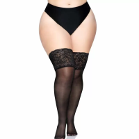 Imagen de LEG AVENUE MEDIAS NEGRAS AUTOADHESIVAS CON ENCAJE ANCHO PLUS SIZE
